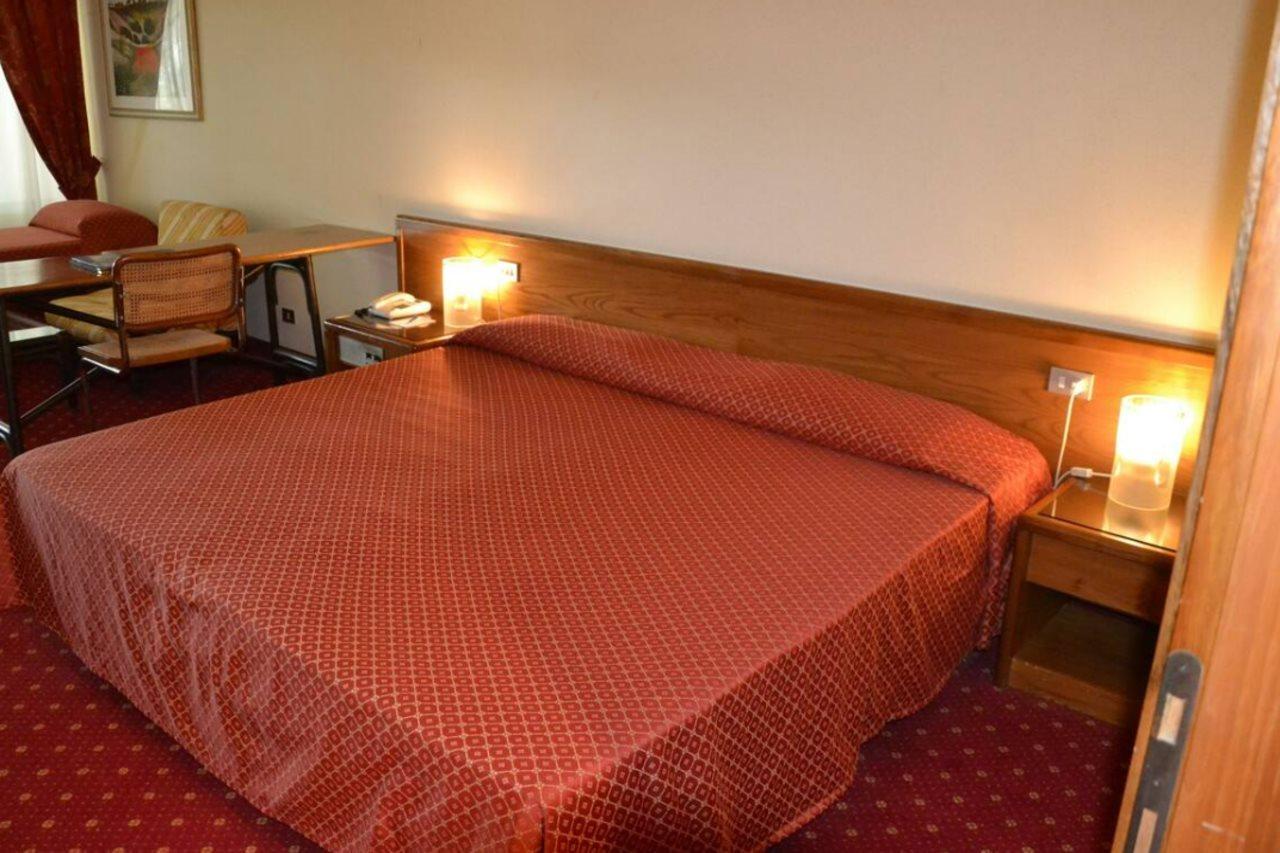 พาร์ค โฮเต็ล ราเวนนา Hotel มารินา ดิ ราเวนนา ภายนอก รูปภาพ